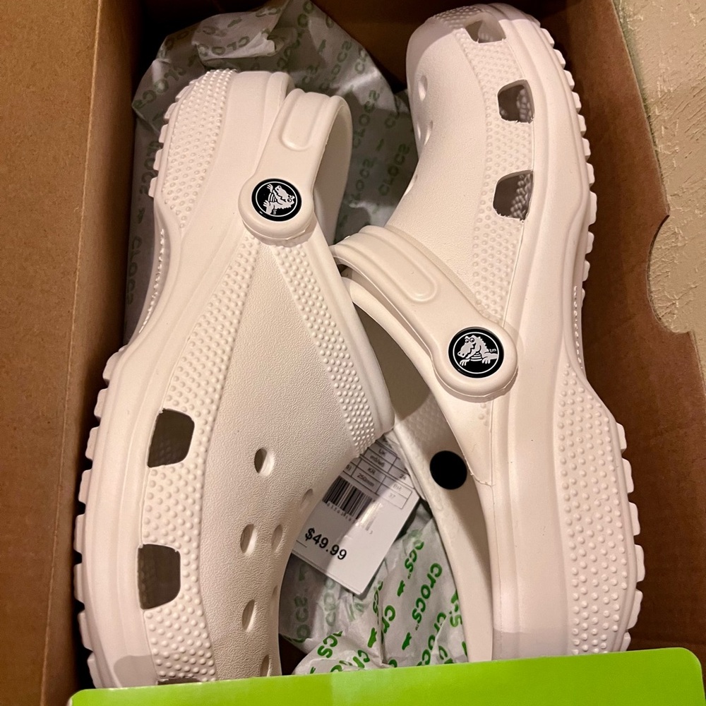 White Crocs - size 8 woman’s (brand new with tags)